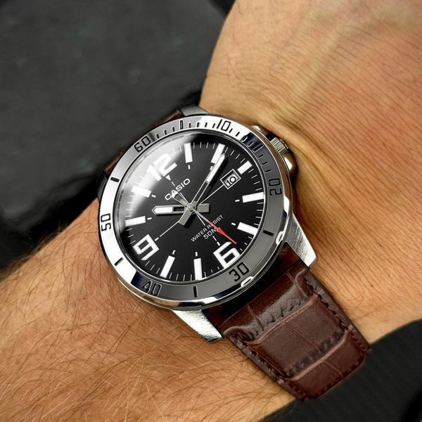 Чоловічий годинник Casio MTP-VD01L-1B 1141-0400 фото