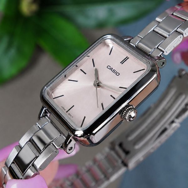 Жіночий годинник Casio LTP-V009D-4E 1141-0023 фото
